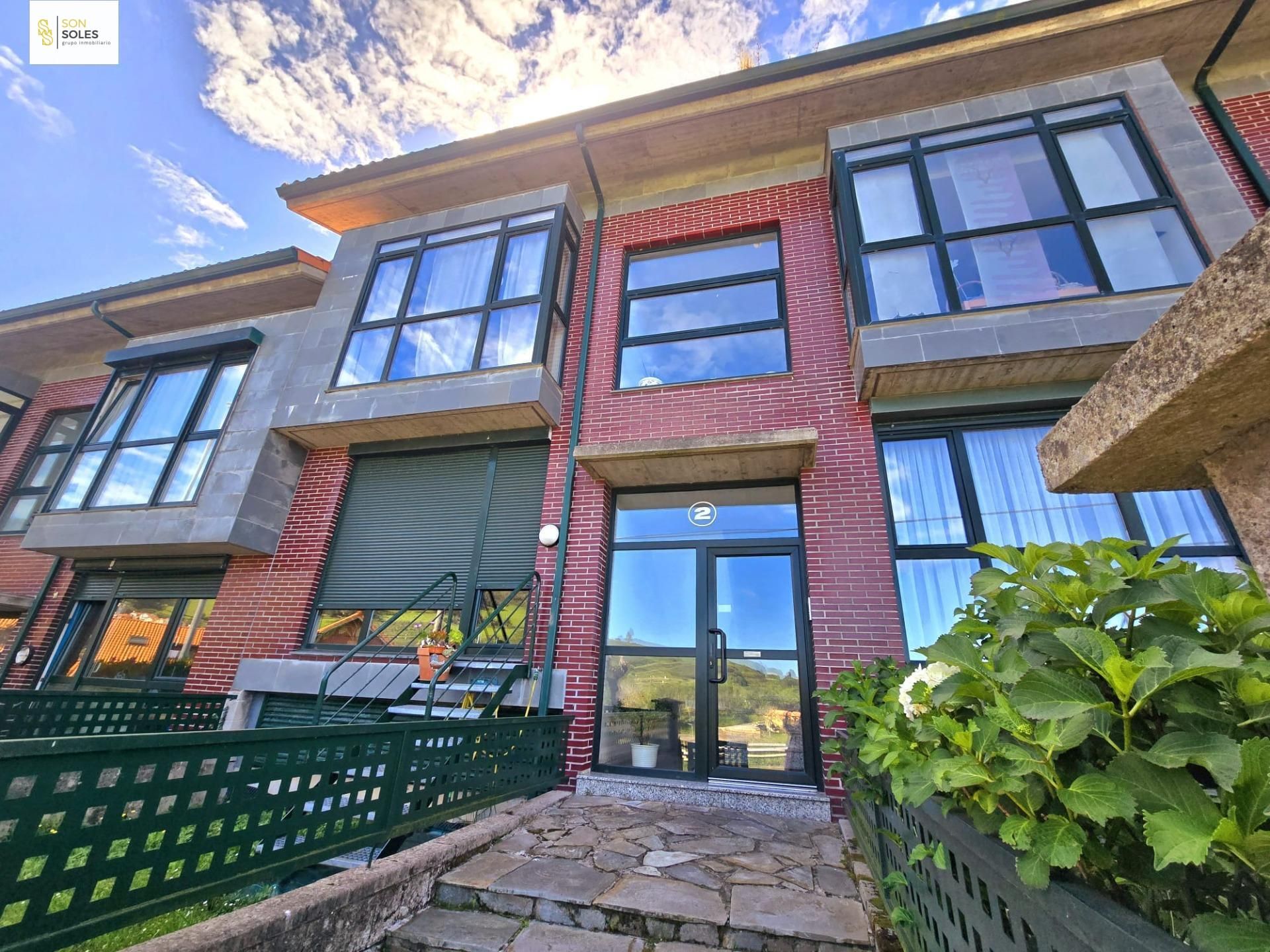 Vista exterior de Dúplex en venda en Piélagos amb Calefacció, Parquet i Terrassa