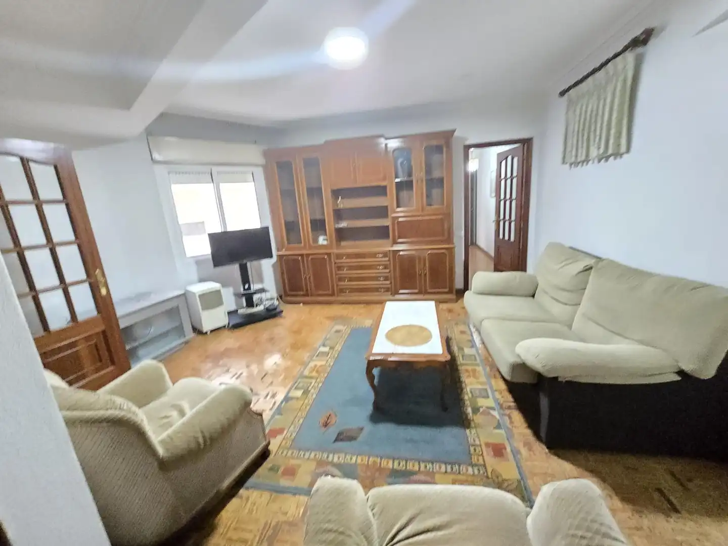 Sala d'estar de Pis de lloguer en Vigo  amb Calefacció, Parquet i Moblat
