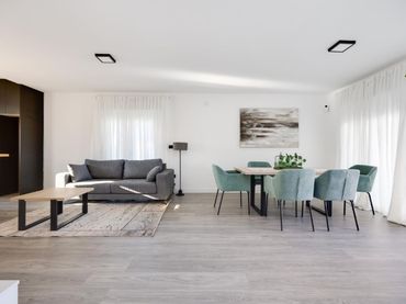 Casa con piscina en venta en Zona Carrefour - Urbanizaciones