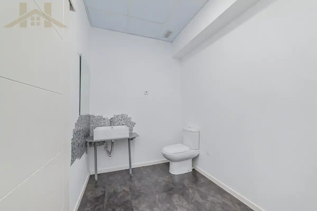 Bathroom of Houses for sale in Valdemoro  with Air Conditioner, Heating and Storage room