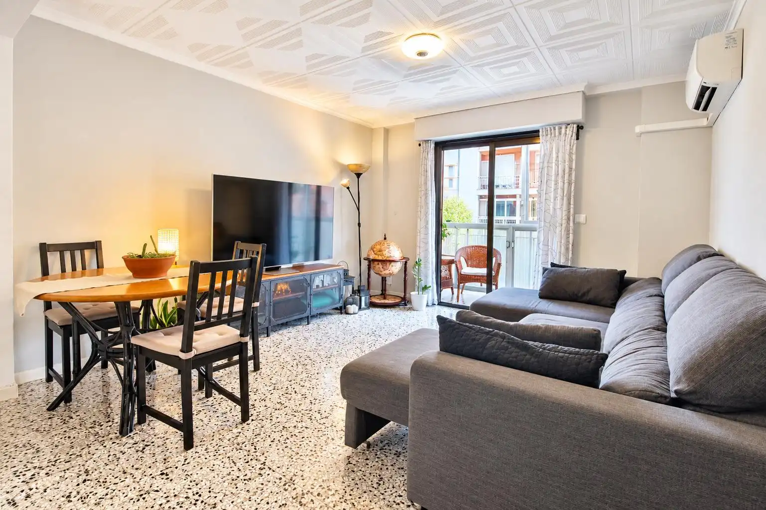 Piso con terraza en venta en Calle del Pinoso