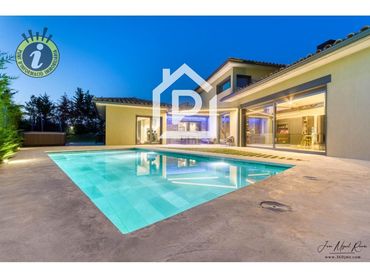 Villa con piscina in vendita a Mas Frigol
