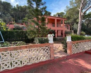 Vista exterior de Casa o xalet en venda en Sagunto / Sagunt amb Terrassa i Piscina