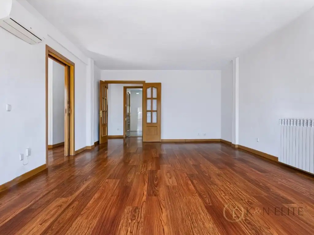 Sala d'estar de Pis de lloguer en Las Rozas de Madrid amb Piscina