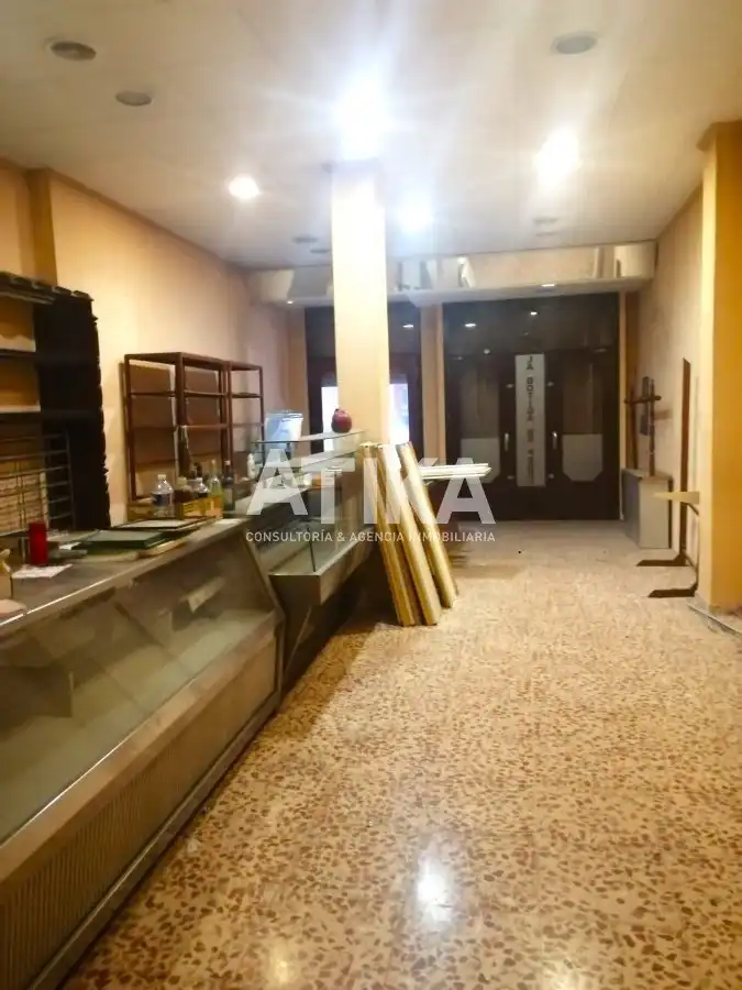 Locale commerciale in vendita a Sant Josep - Zona Hospital, imagen 2