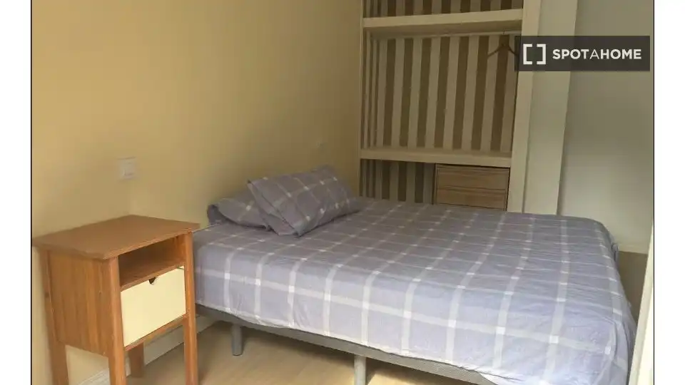 Bedroom of Flat for rent in Madrid  with Air Conditioner, Heating and Furnished