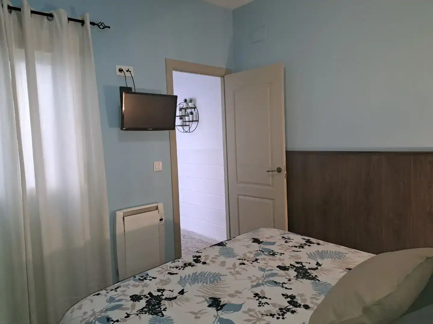 Habitación de Casa adosada en venta en Valencia con Aire acondicionado, Parquet y Trastero