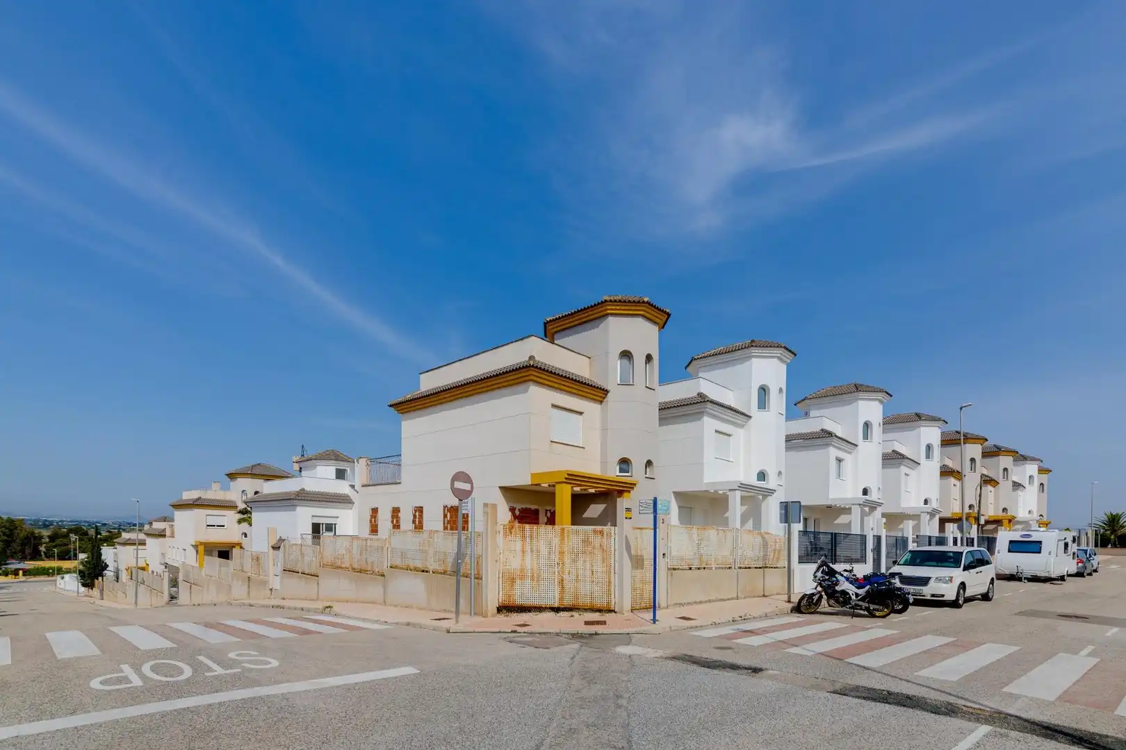 Vista exterior de Casa adosada en venta en San Fulgencio con Jardín privado, Terraza y Piscina comunitaria