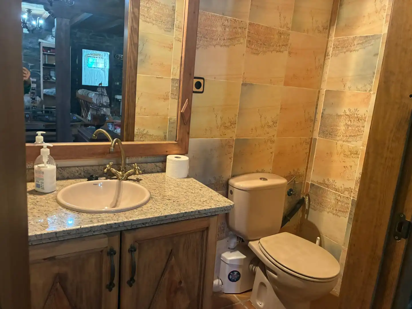 Baño de Finca rústica en venta en Cabezuela del Valle con Calefacción, Jardín privado y Terraza