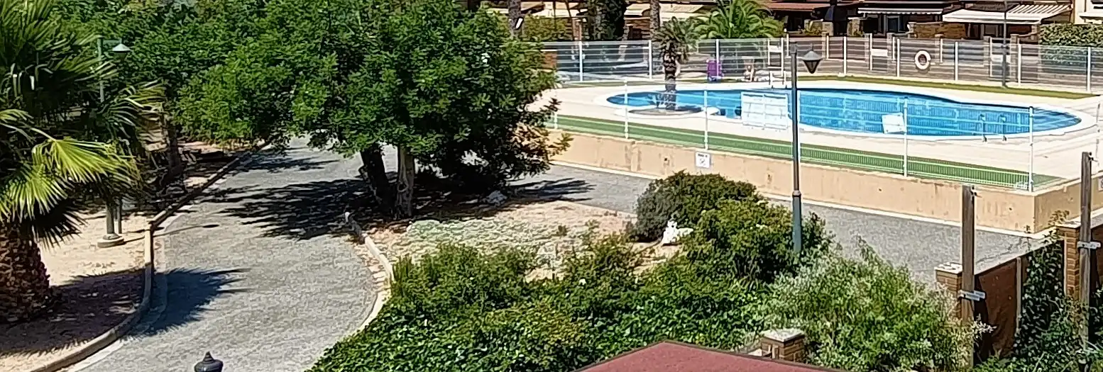 Piscina de Casa adosada en venda en Cambrils amb Aire condicionat, Calefacció i Jardí privat