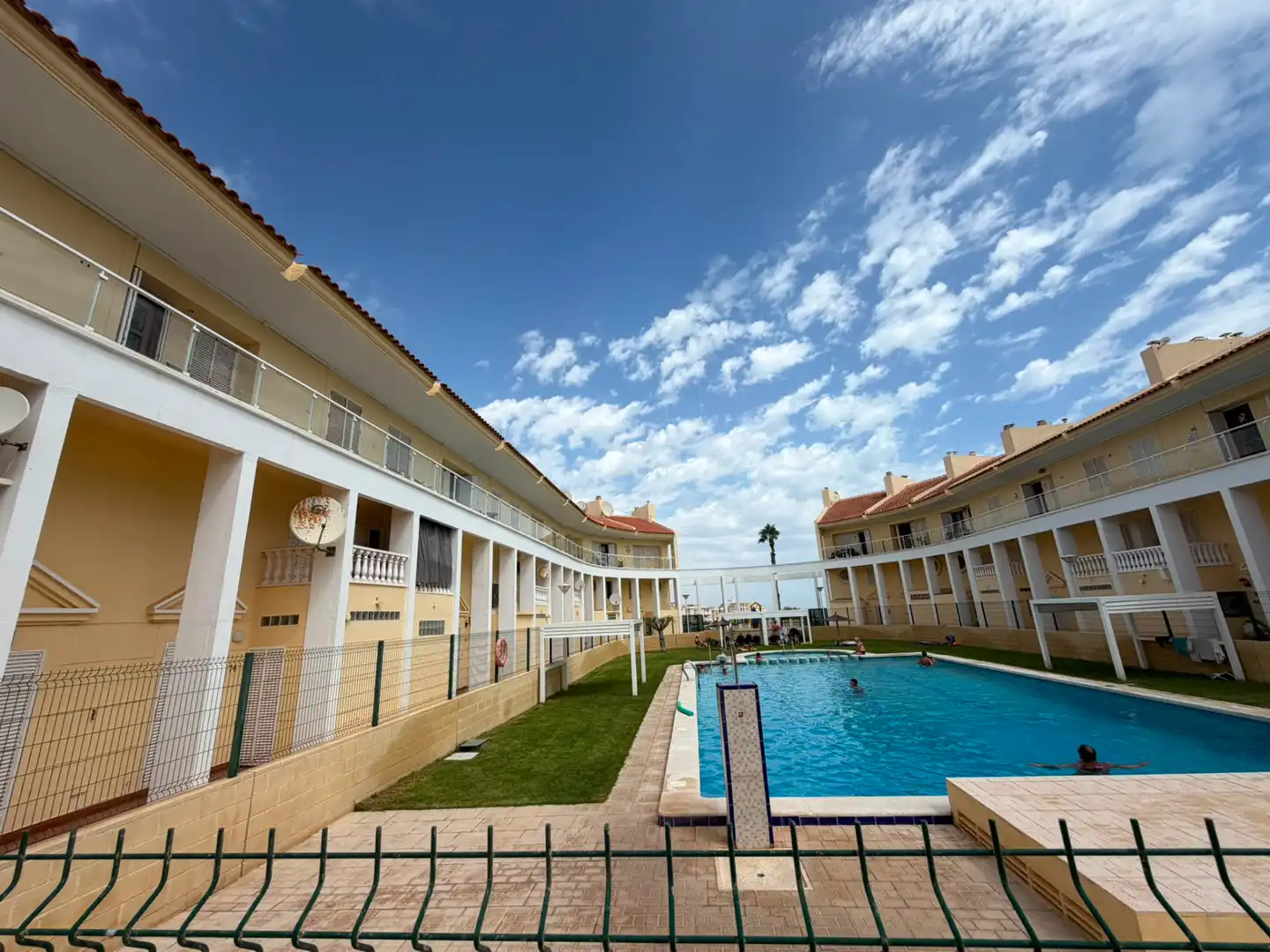 Swimming pool of Flat for sale in Torrevieja  with Air Conditioner, Balcony and Community pool