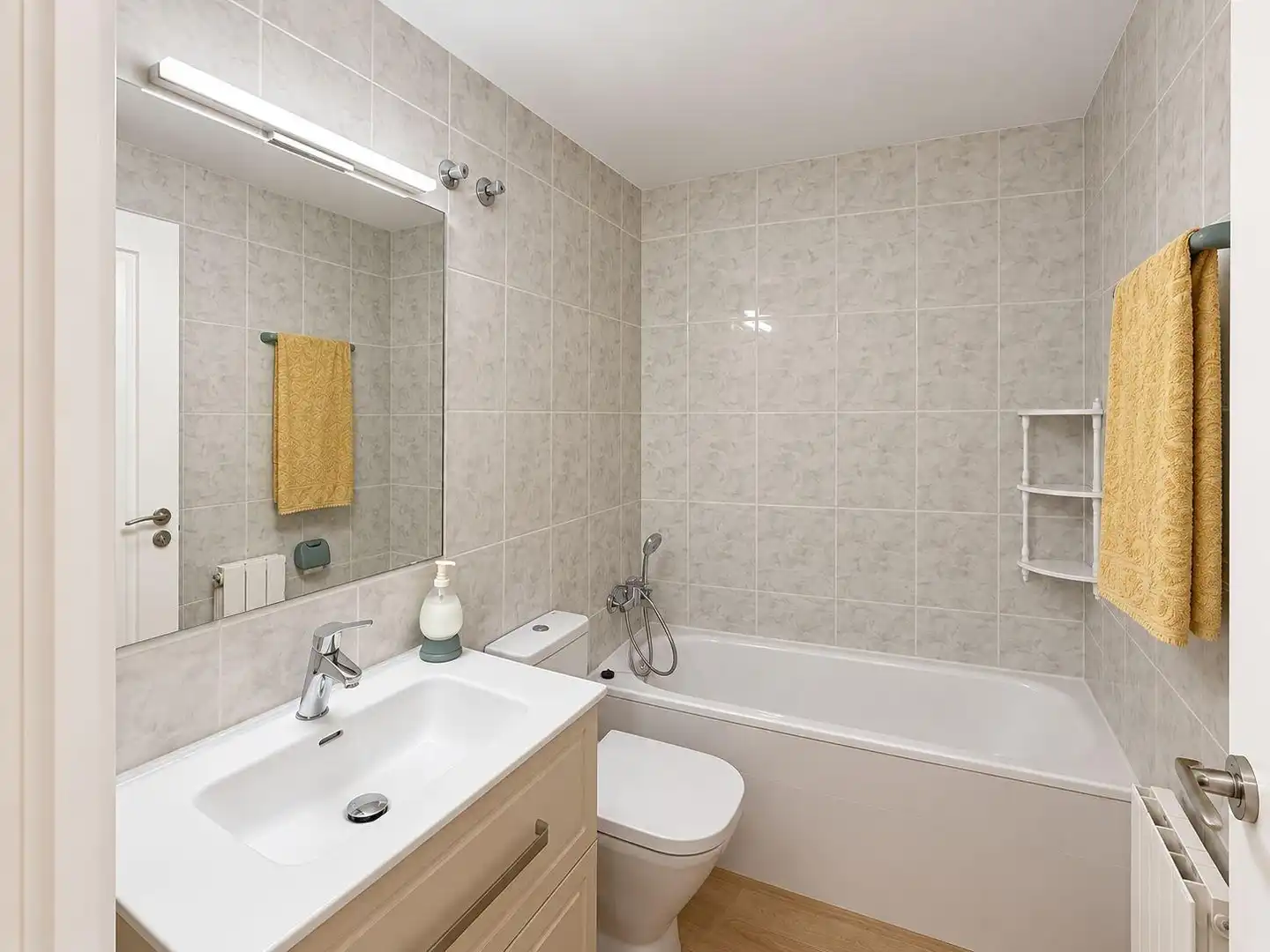 Bathroom of Flat for sale in Centre - Sant Oleguer