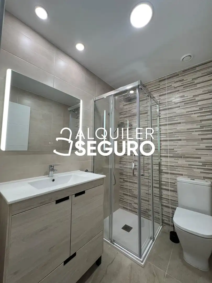 Badezimmer von Wohnung zur Miete in Colmenar Viejo mit Klimaanlage und Heizung