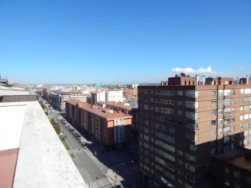 Vista exterior de Àtic de lloguer en Burgos amb Calefacció, Terrassa i Traster