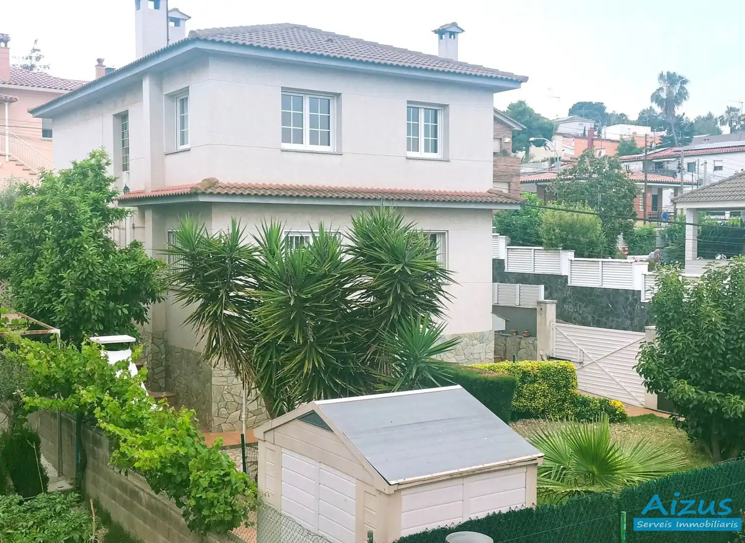 Vista exterior de Casa o xalet en venda en Cerdanyola del Vallès amb Aire condicionat, Calefacció i Jardí privat