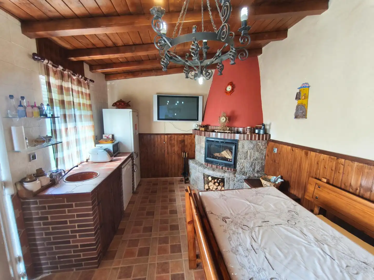 Cuina de Casa o xalet en venda en San Andrés del Rabanedo amb Calefacció, Terrassa i Piscina