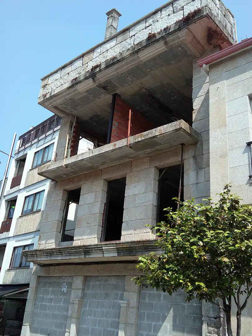 Vista exterior de Edificio en venta en Marín