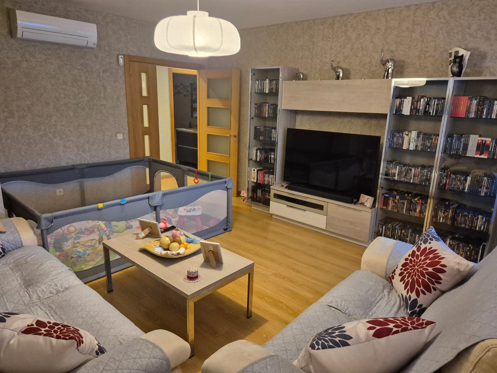 Living room of Flat for sale in Cebolla  with Air Conditioner, Heating and Parquet flooring
