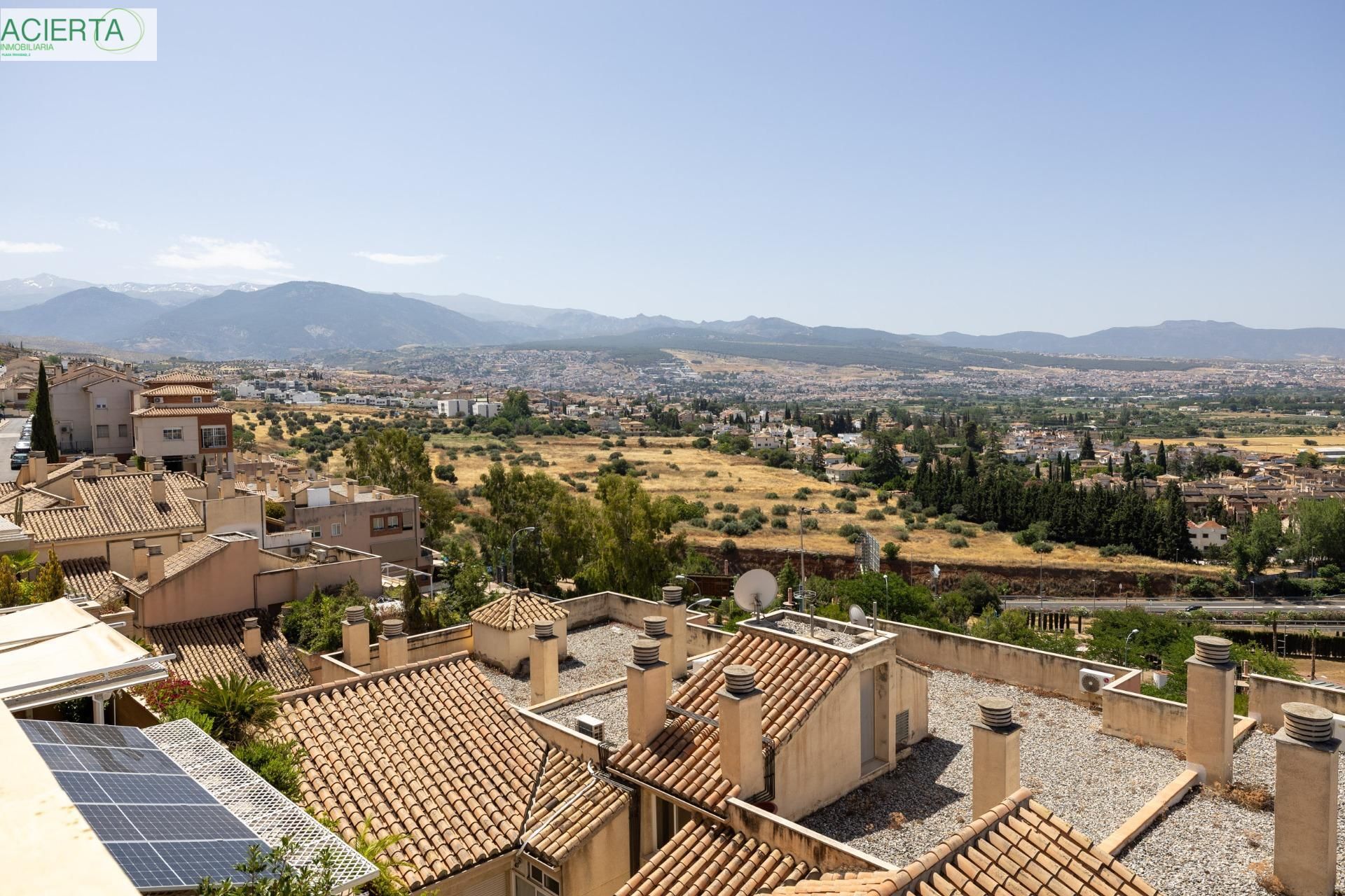 Vista exterior de Casa adosada en venda en  Granada Capital amb Aire condicionat, Calefacció i Terrassa