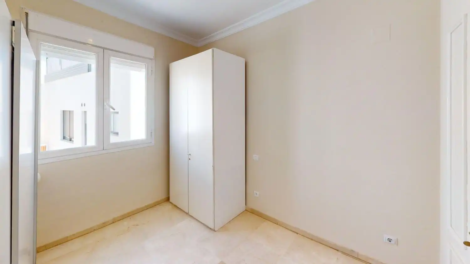 Bedroom of Flat for rent in Sevilla  with Air Conditioner, Heating and Storage room