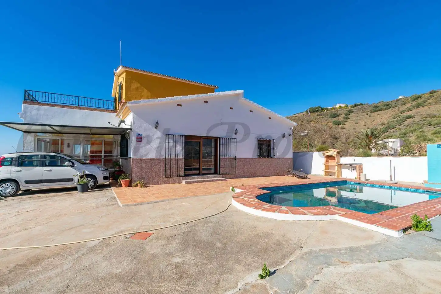 Casa amb piscina en venda a Árchez