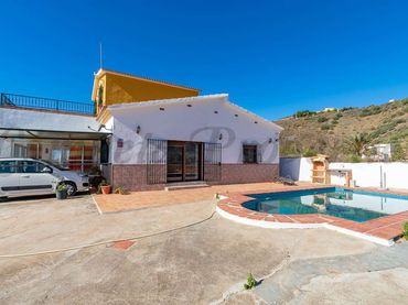 Casa con piscina in vendita a Árchez