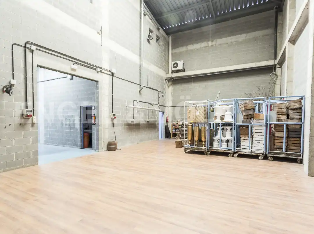 Nau industrial de lloguer en Sant Feliu de Llobregat