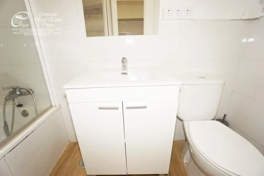 Flat for rent in Calle BOLA, Palacio