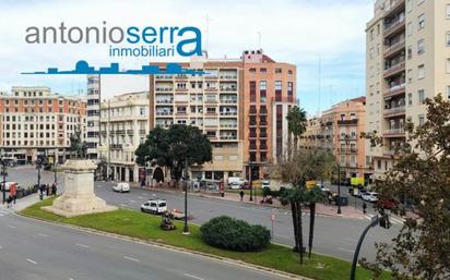 Vista exterior de Pis en venda en  Valencia Capital amb Balcó