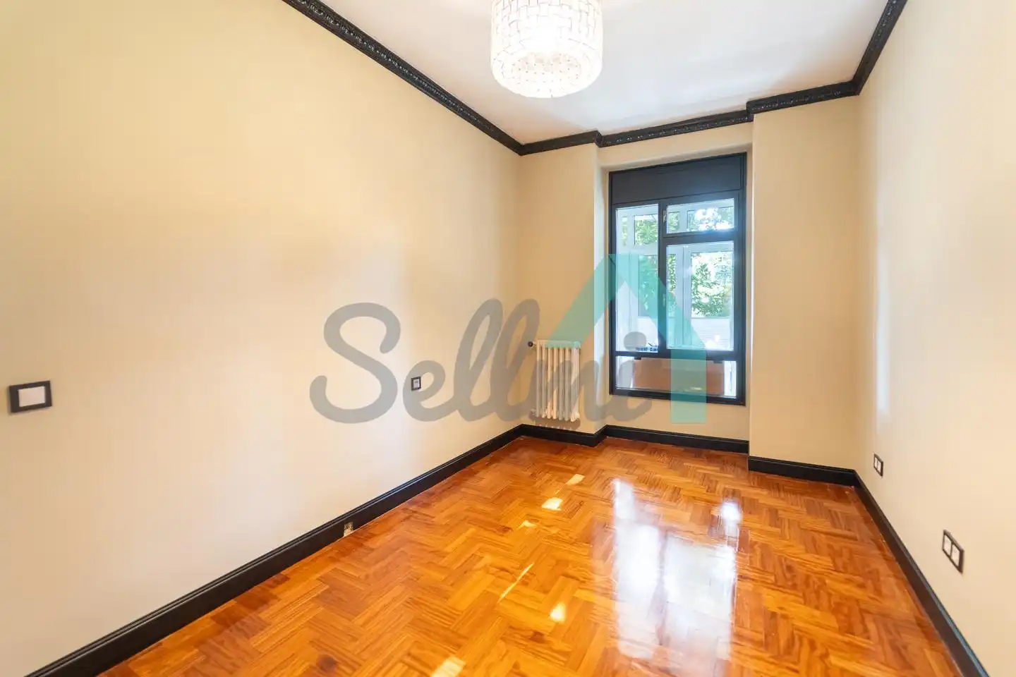Habitación de Piso en venta en Oviedo  con Calefacción, Parquet y Terraza