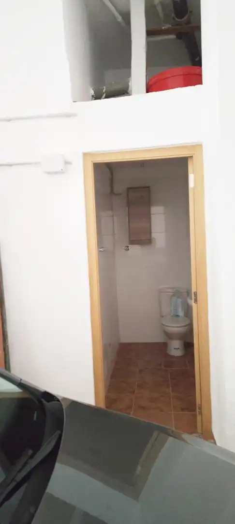 Local comercial de lloguer a Este, imagen 7