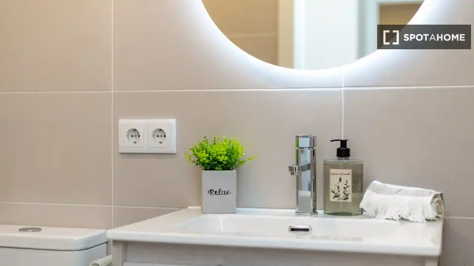 Baño de Piso de alquiler en Valencia con Aire acondicionado, Calefacción y Amueblado