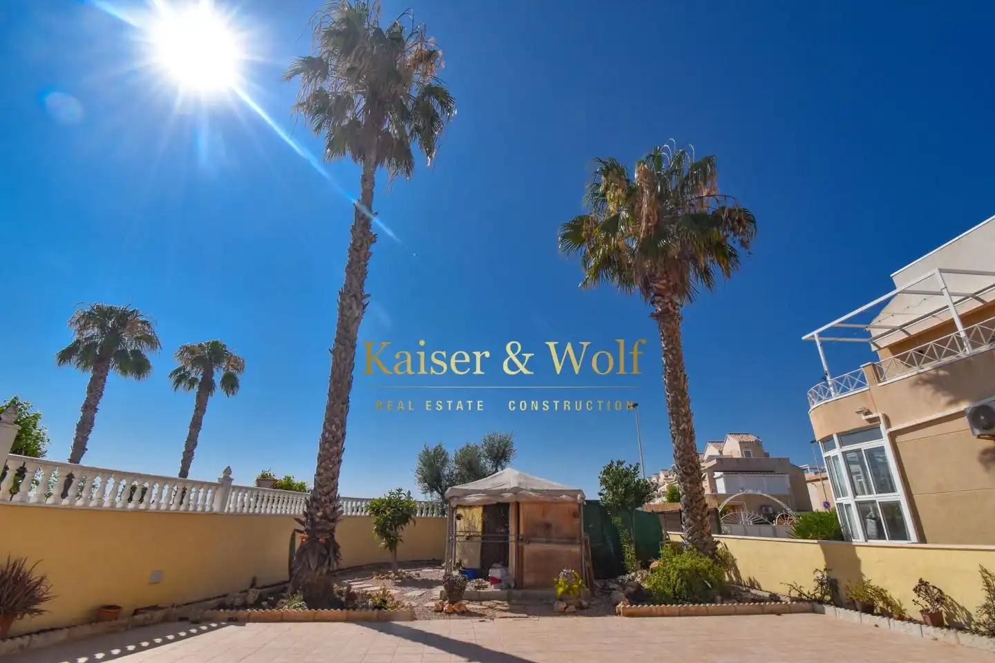 Vista exterior de Casa o xalet en venda en Torrevieja amb Jardí privat, Terrassa i Traster