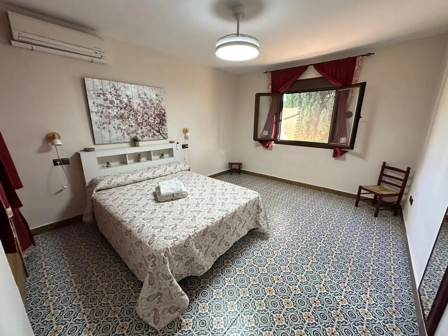 Habitación de Casa o chalet en venta en Montearagón con Aire acondicionado, Calefacción y Jardín privado