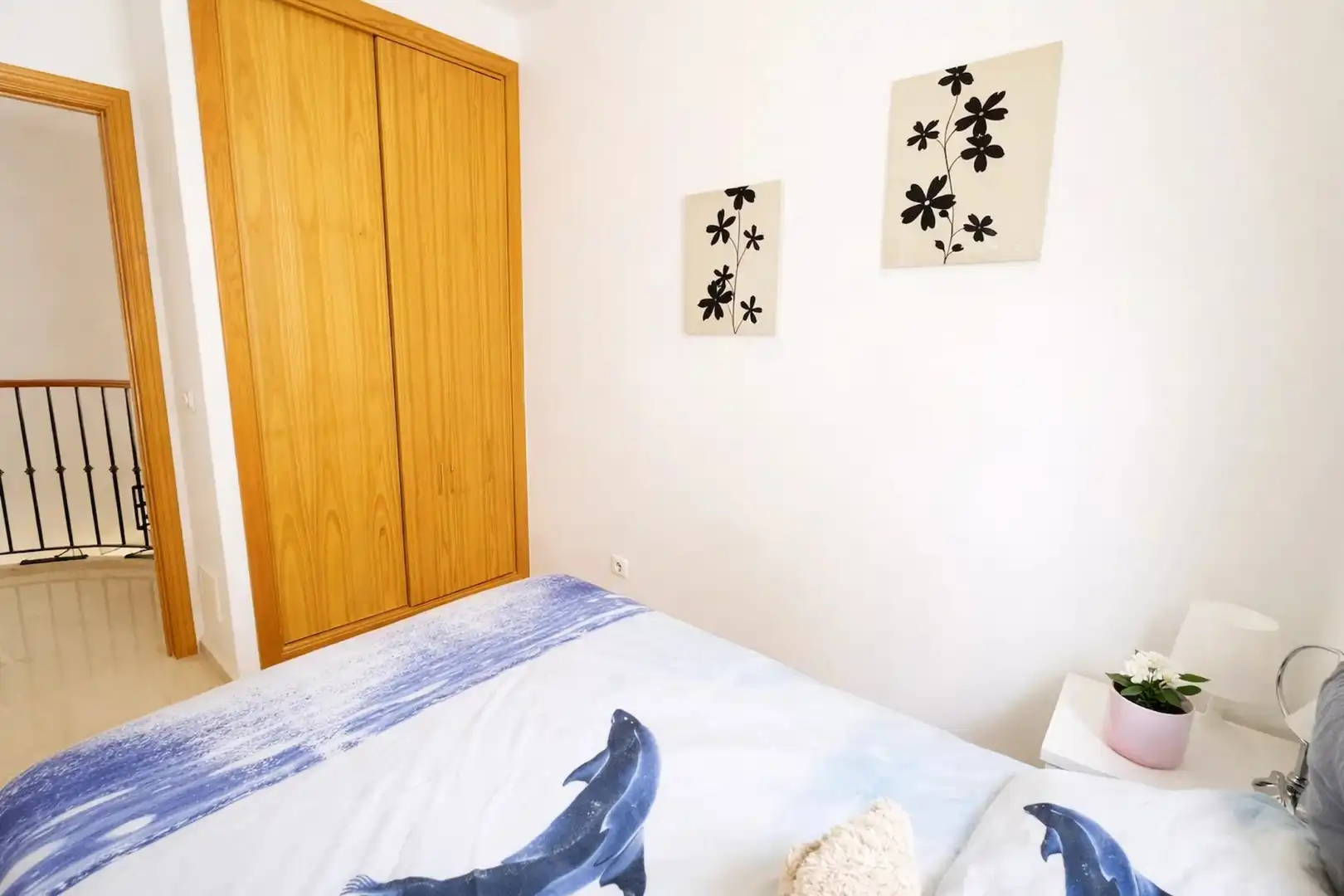 Schlafzimmer von Einfamilien-Reihenhaus zum Verkauf in Manilva mit Klimaanlage, Terrasse und Schwimmbad