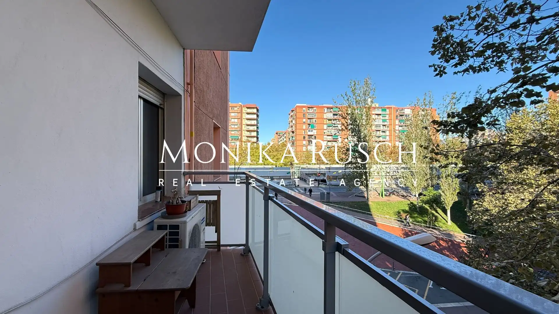 Außenansicht von Wohnung zum Verkauf in Barcelona mit Klimaanlage, Heizung und Terrasse