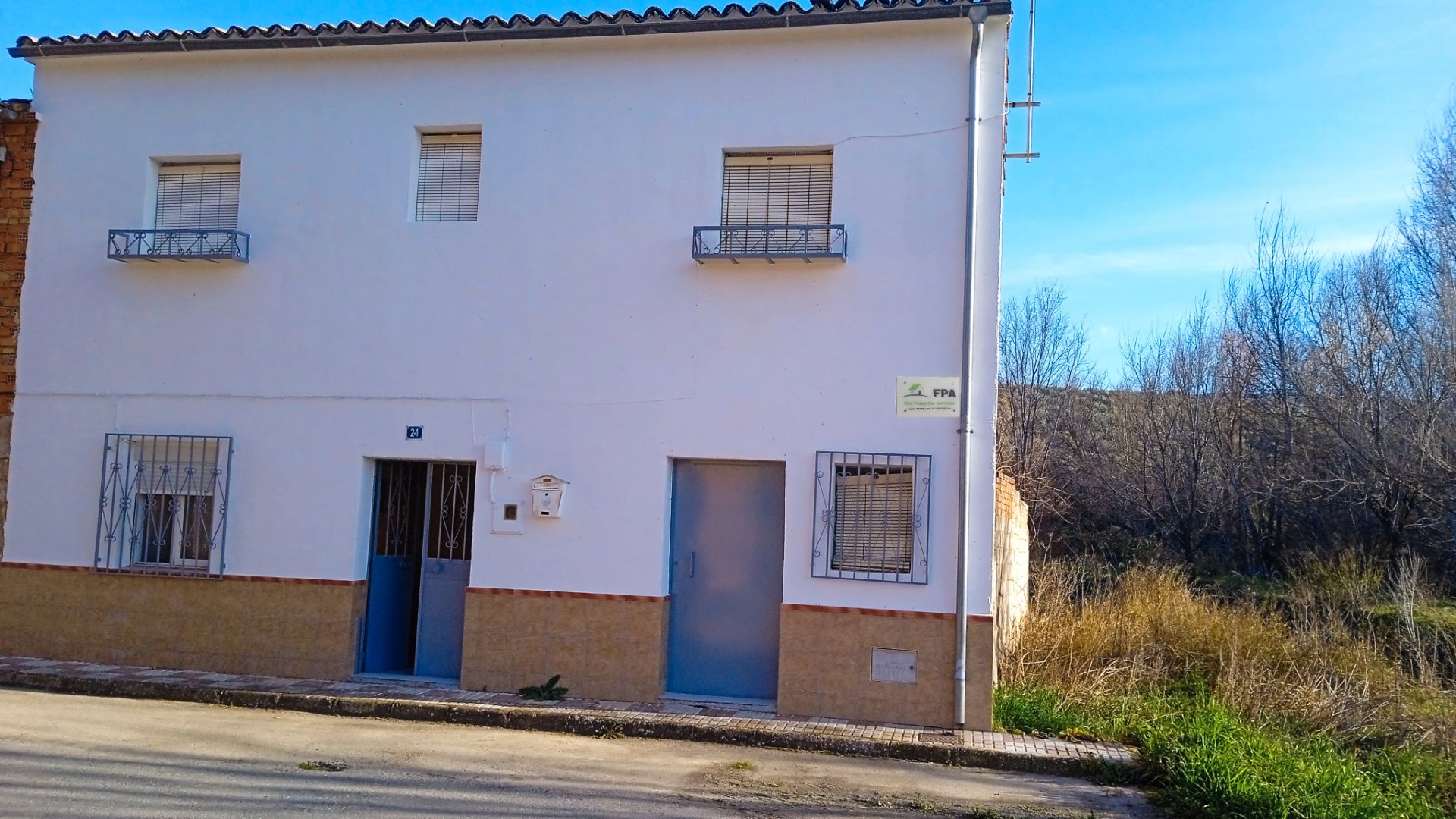 Vista exterior de Casa adosada en venda en Villacarrillo amb Moblat