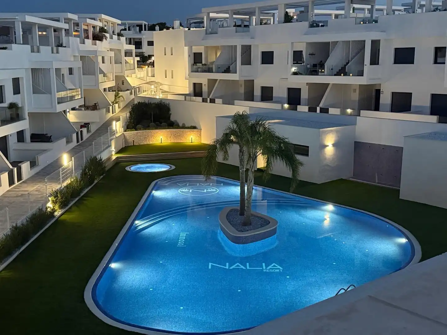 Piscina de Piso de alquiler en Torrevieja con Aire acondicionado, Calefacción y Jardín privado