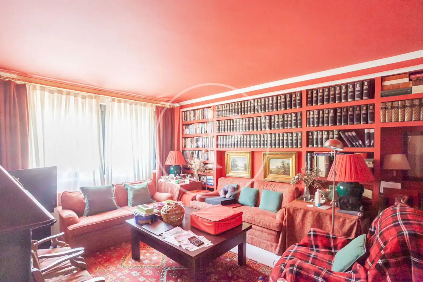 Sala d'estar de Casa adosada en venda en Las Rozas de Madrid amb Aire condicionat, Calefacció i Jardí privat