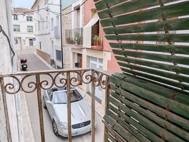 Casa amb balcó en venda a calle Jaume I 8