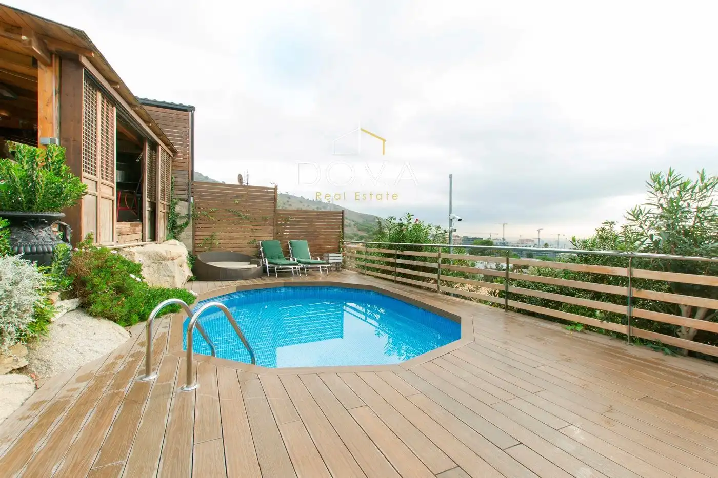 Piscina de Casa adosada en venta en Esplugues de Llobregat con Aire acondicionado, Calefacción y Terraza