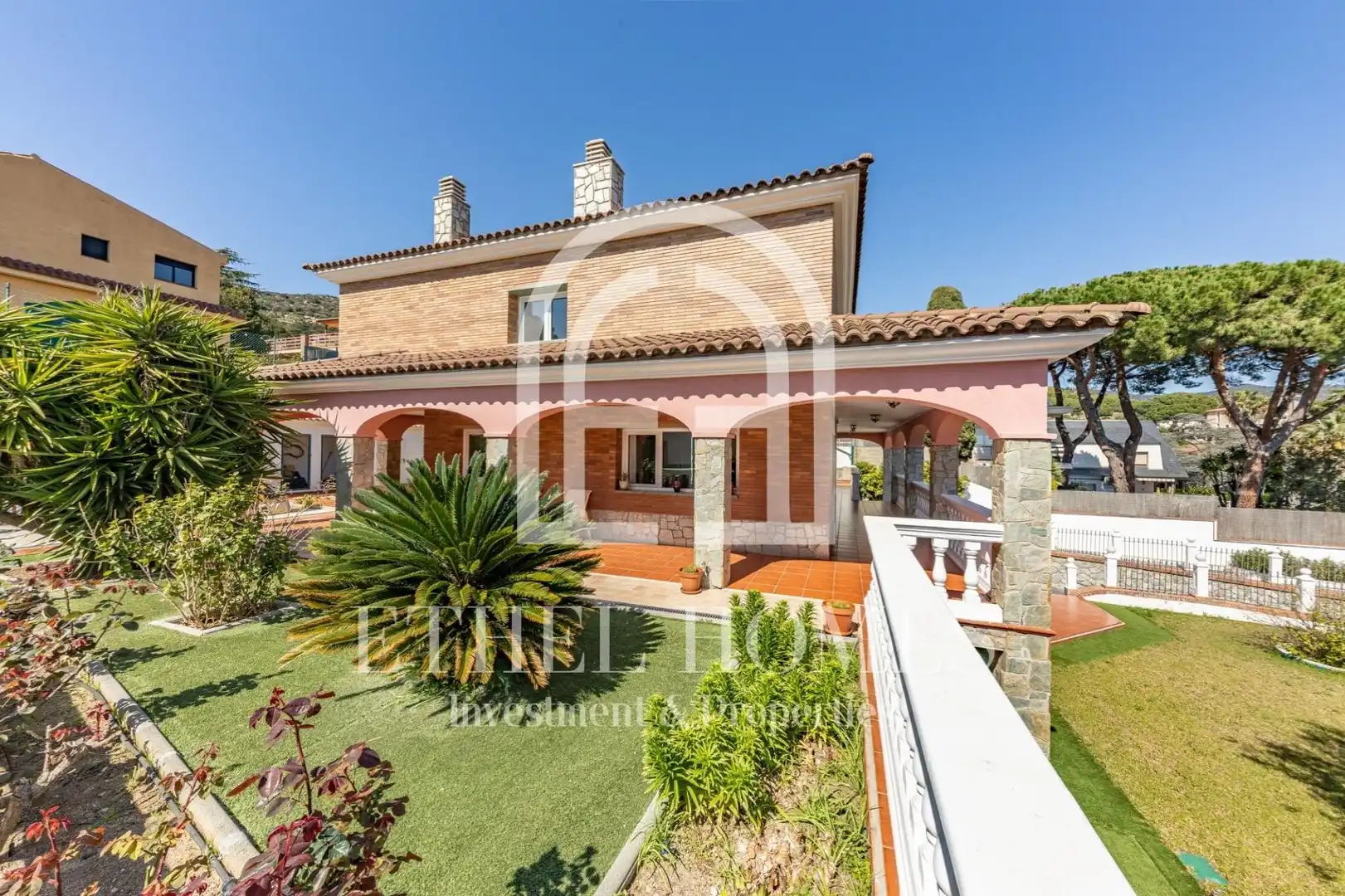 Vista exterior de Casa o chalet en venta en Badalona con Calefacción, Jardín privado y Terraza