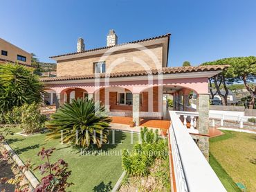 Casa amb balcó en venda a Canyet - Pomar