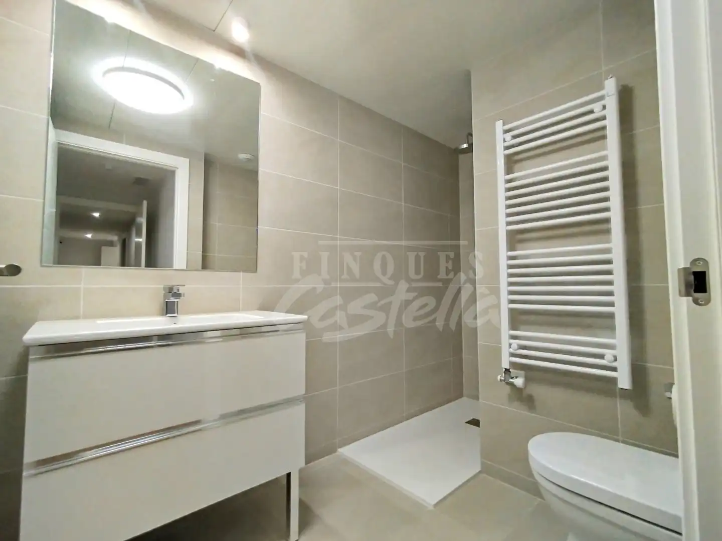 Badezimmer von Wohnung zur Miete in Mataró mit Klimaanlage, Heizung und Terrasse