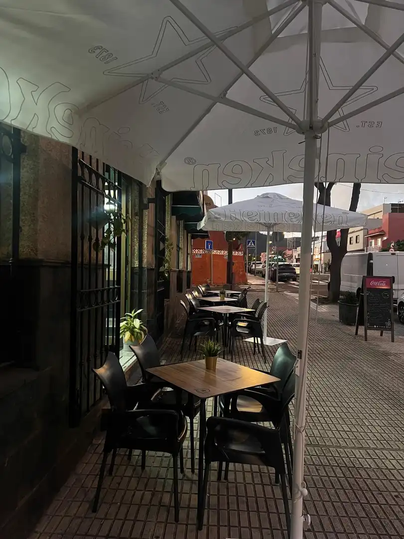 Terraza de Local en traspaso en San Cristóbal de la Laguna con Aire acondicionado