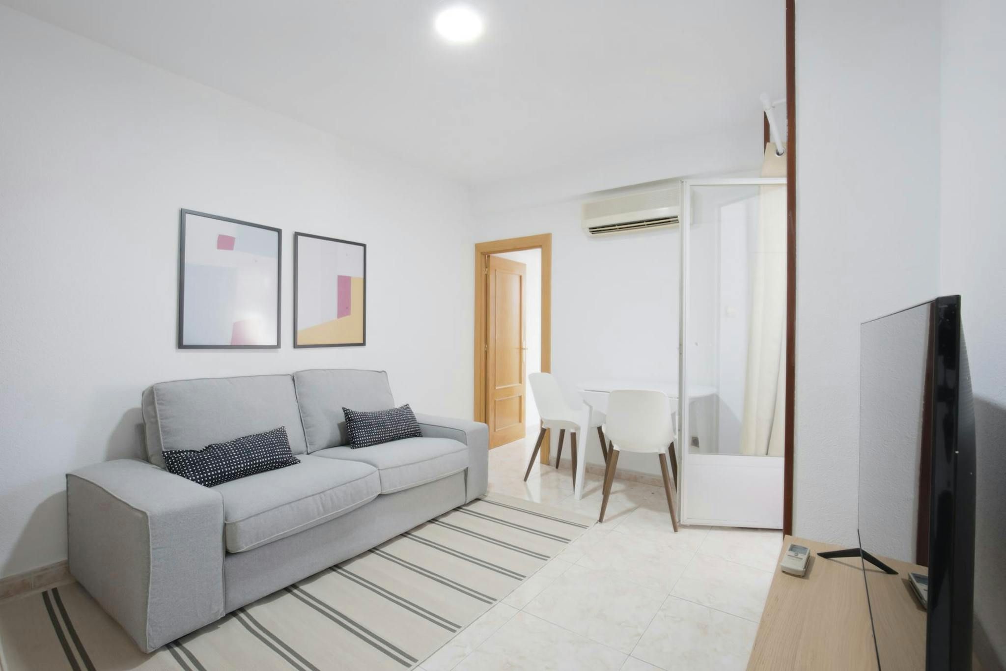 Living room of Flat to rent in  Madrid Capital  with Air Conditioner, Heating and Furnished