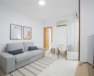 Living room of Flat to rent in  Madrid Capital  with Air Conditioner, Heating and Furnished