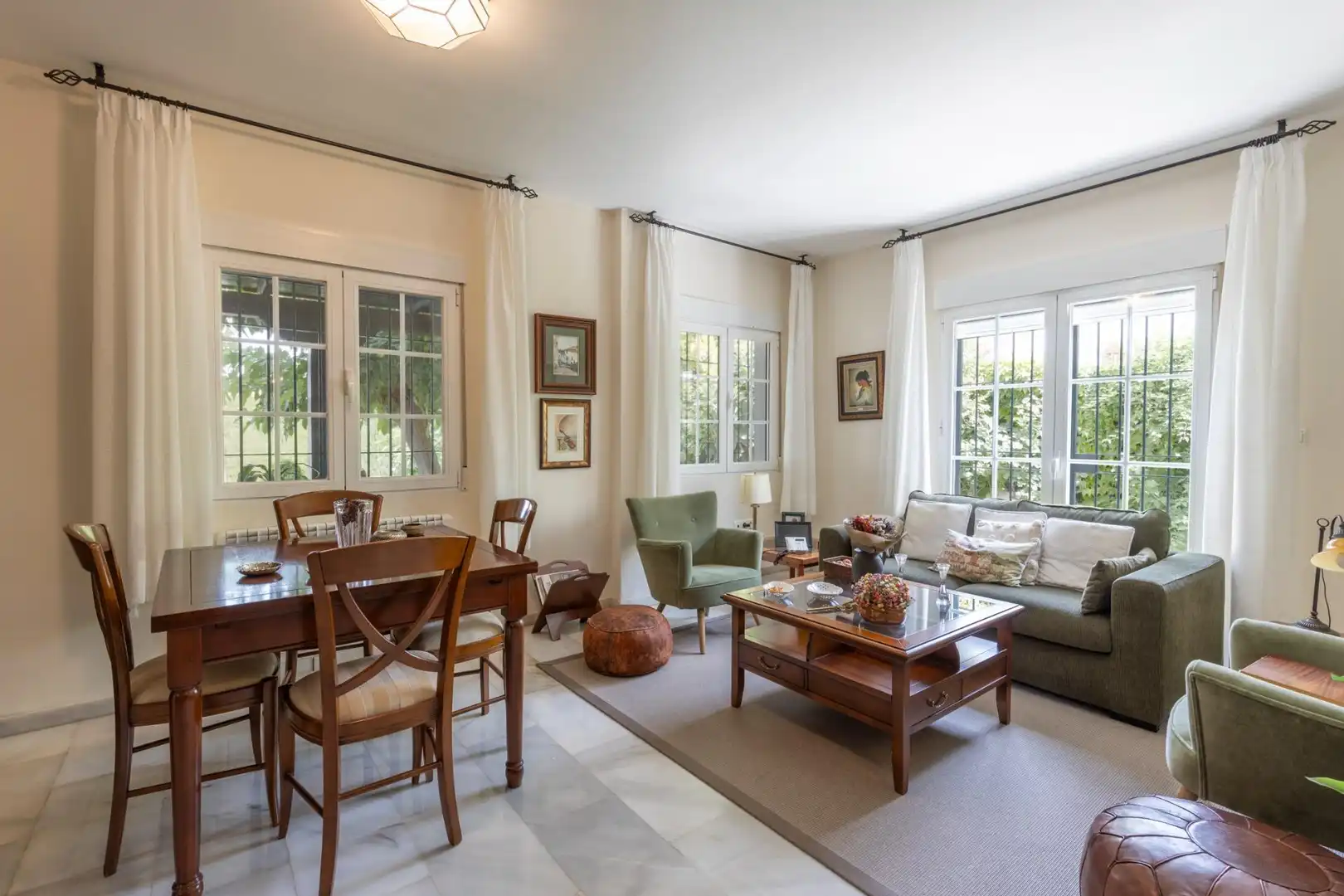 Sala d'estar de Casa o xalet en venda en La Zubia amb Aire condicionat, Calefacció i Jardí privat