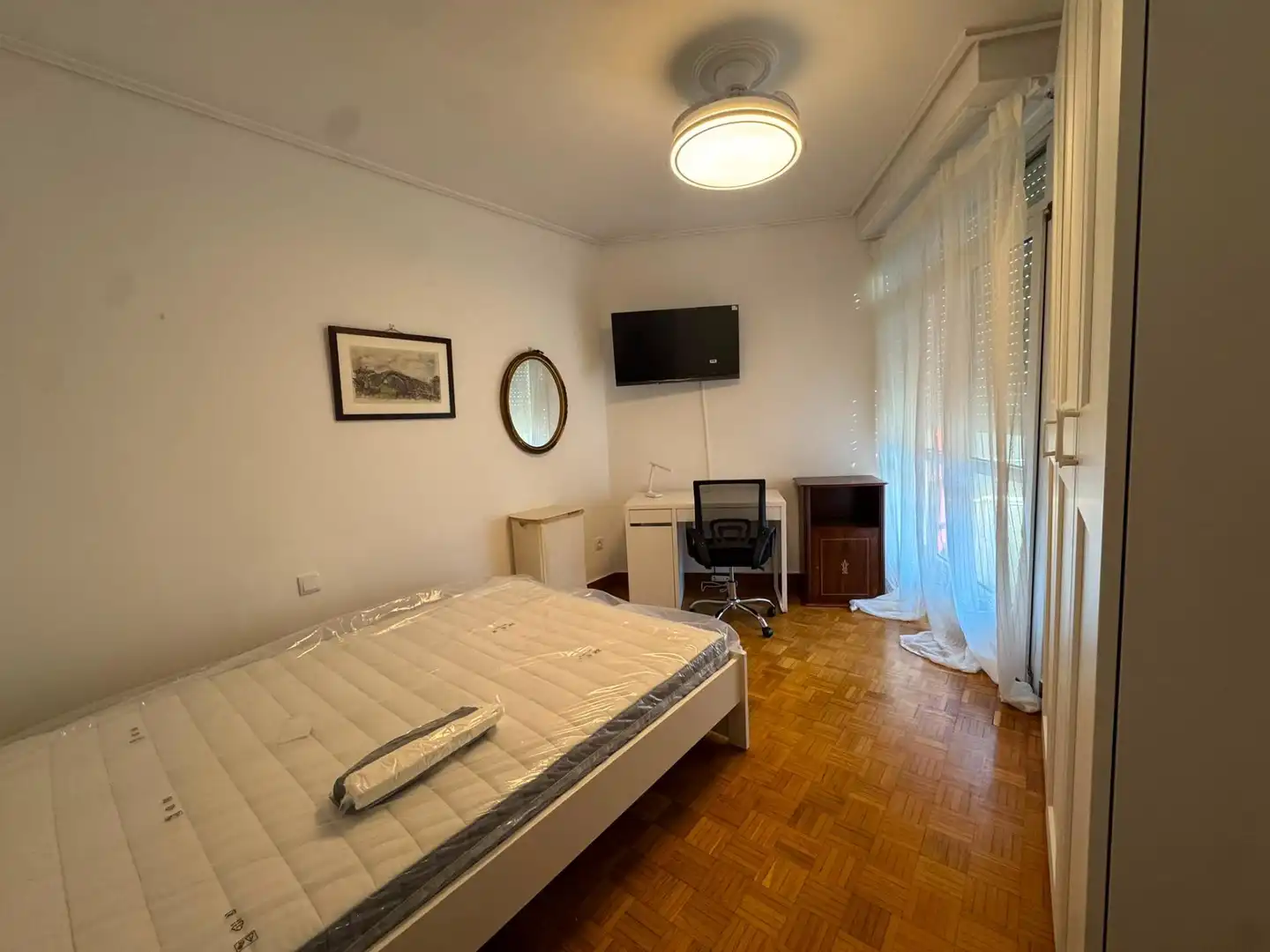 Habitación de Piso para compartir en Ourense Capital  con Calefacción, Amueblado y Balcón