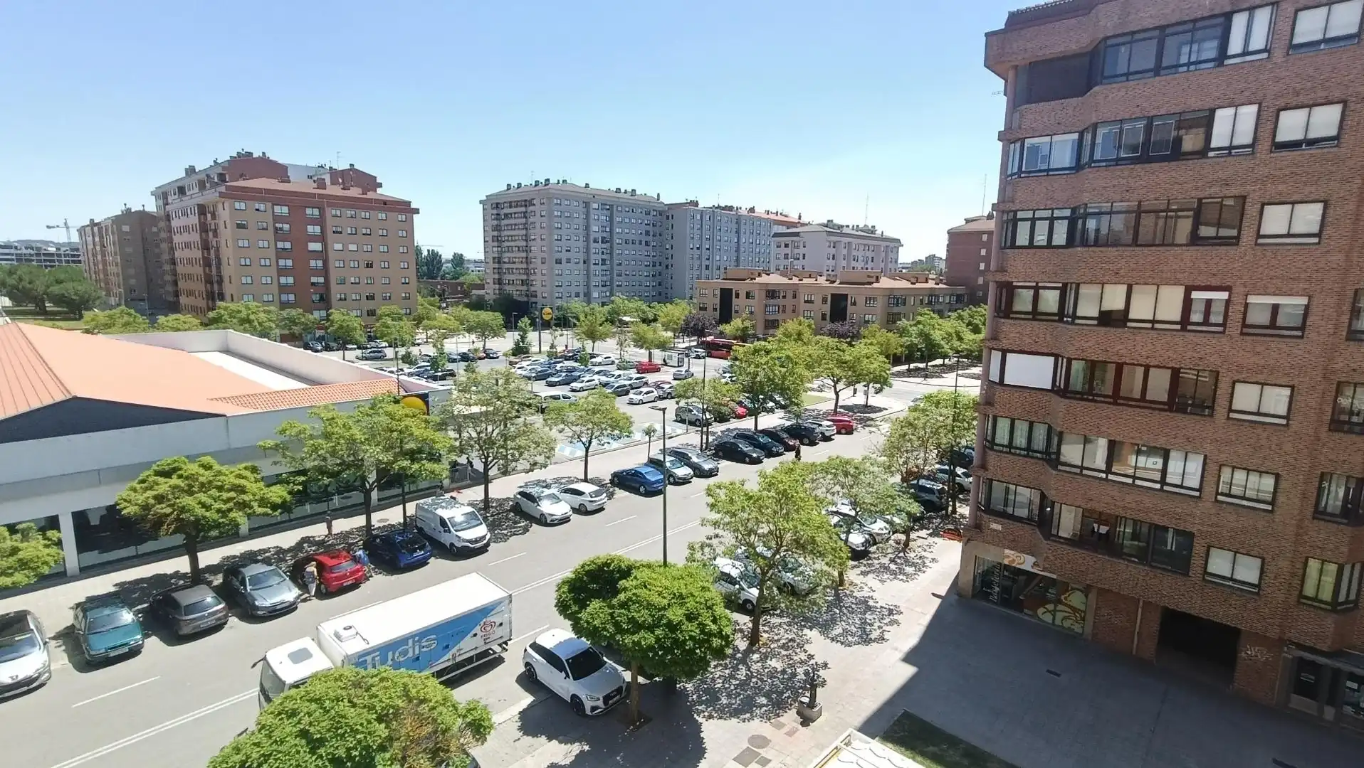 Vista exterior de Pis en venda en Burgos amb Calefacció, Terrassa i Traster